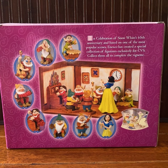 Walt Disney’s Snow White and the Seven Dwarfs 65th Anniversary set by Enesco. - Picture 5 of 10